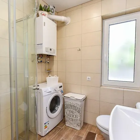 Daivos Apartamentai * פלאנגה